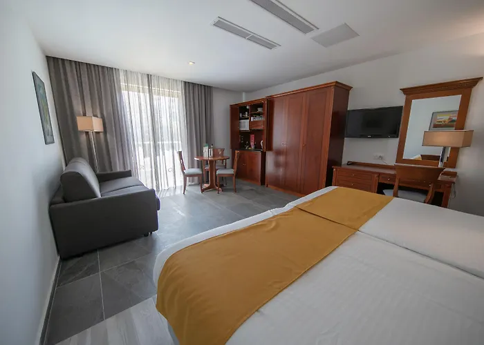 Solana & Hotel 4*